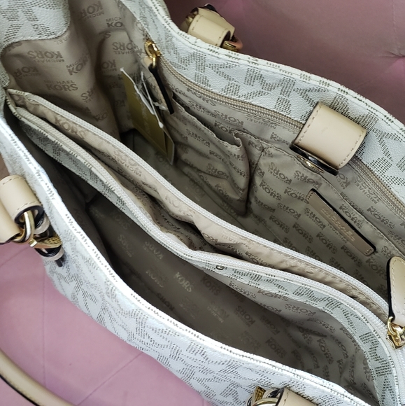 Michael kors purse - Picture 2 of 7